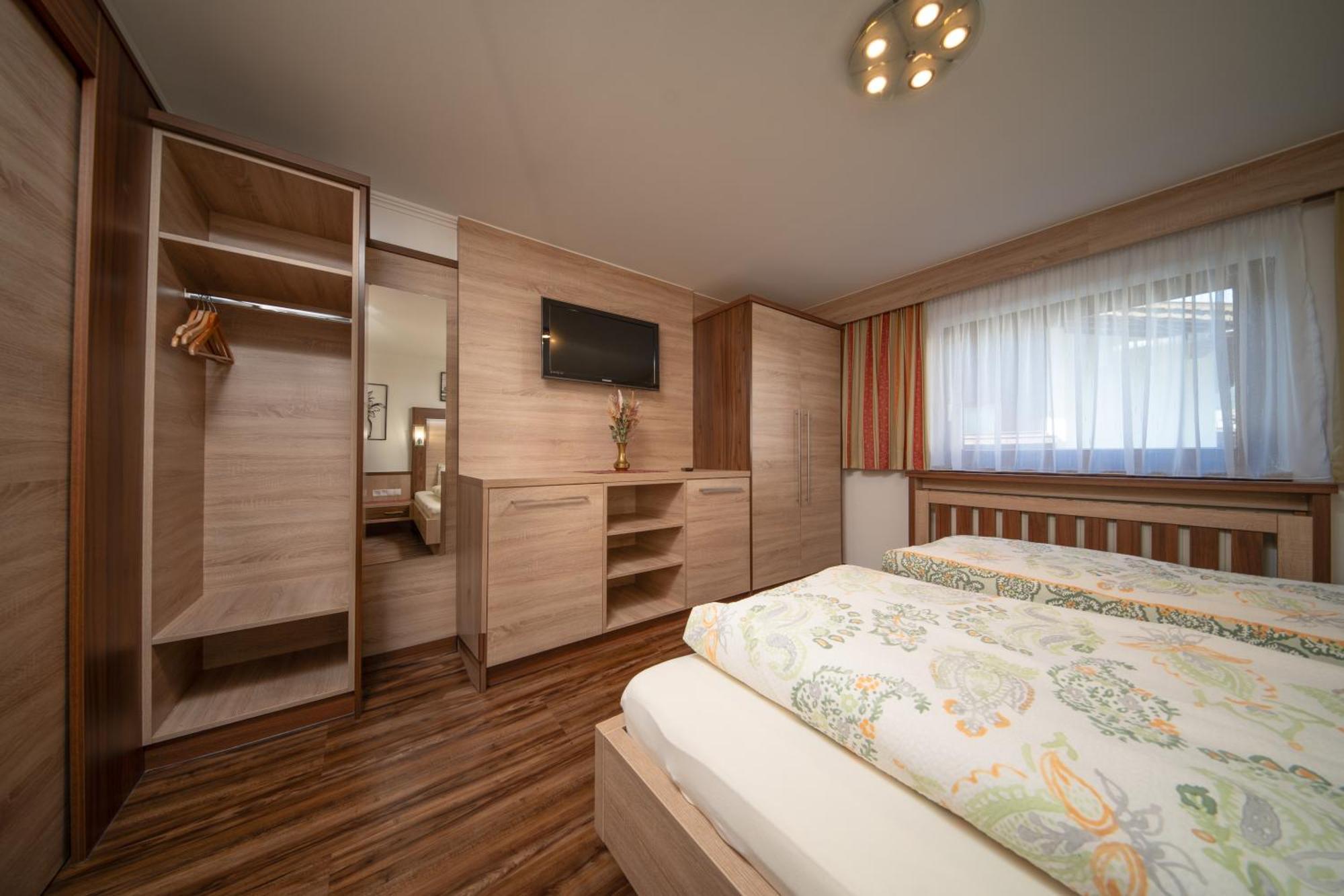 Haus Alexander Apartment Längenfeld Екстериор снимка