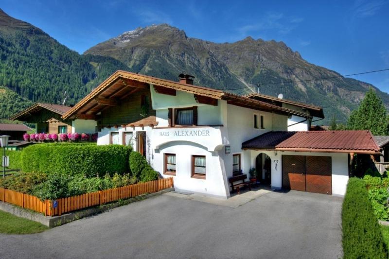 Haus Alexander Apartment Längenfeld Екстериор снимка